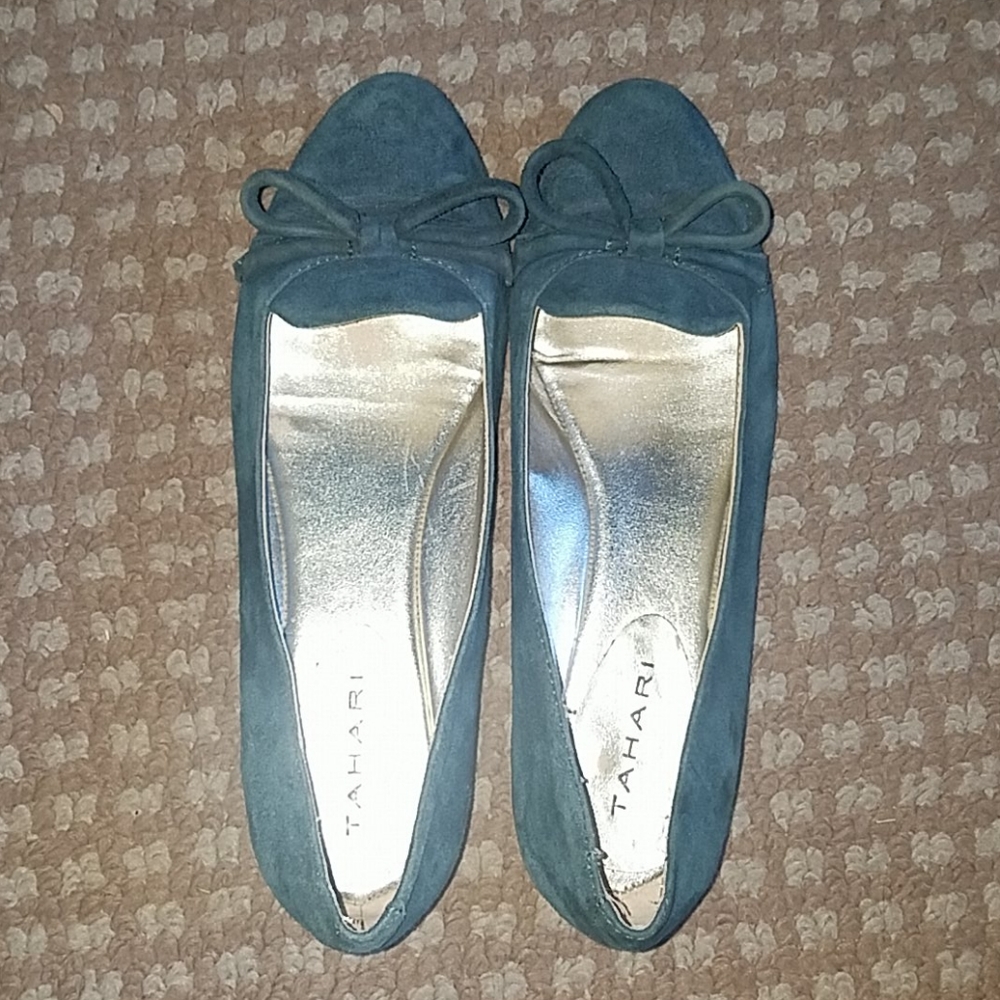 Tahari Suede Flats Sz 7 7.5
